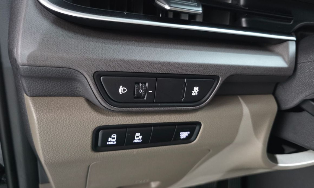 Kia Carnival 9-Seater Prestige, 2025