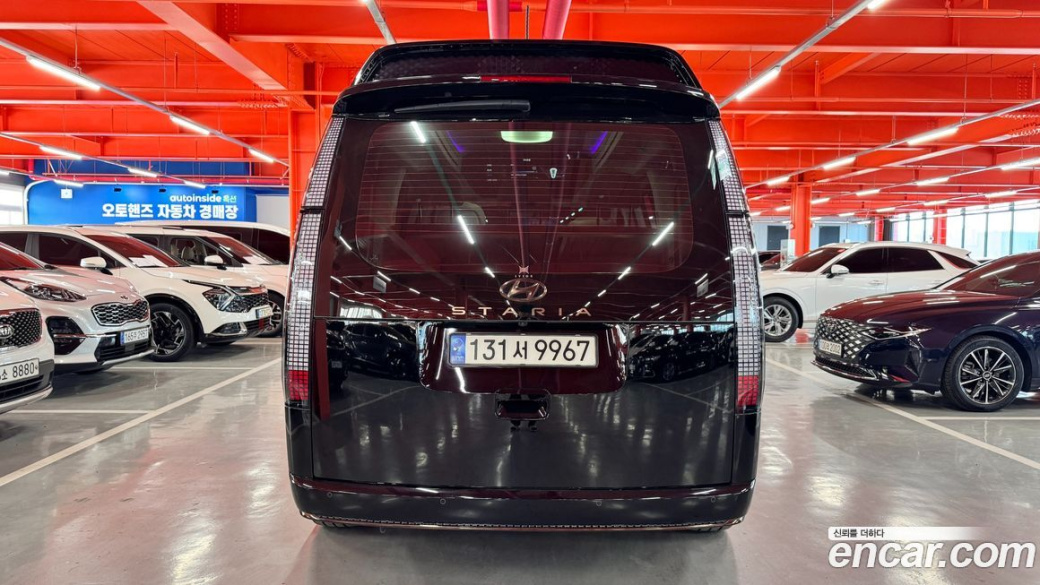 Hyundai Staria Lounge 7-Seater, 2022