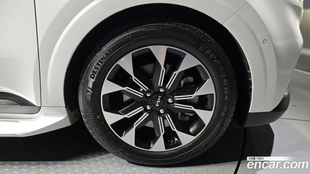 Kia Carnival 7-Seater Signature, 2023
