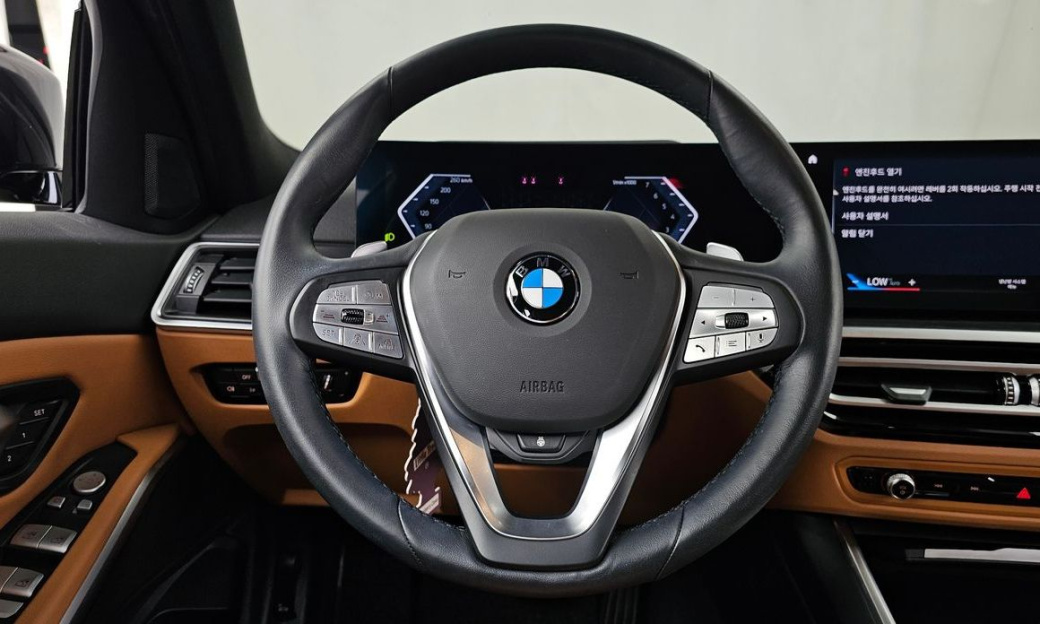 BMW 3-Series 320i, 2024