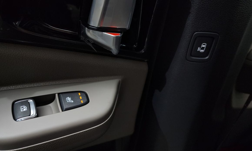 Kia Carnival 9-Seater Signature, 2025