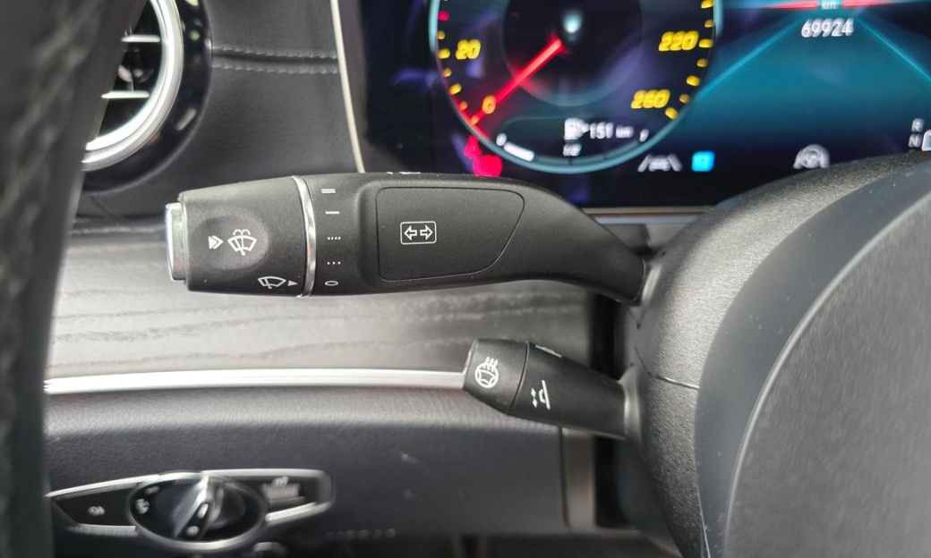 Mercedes-Benz E-Class E220d 4MATIC AMG Line, 2022
