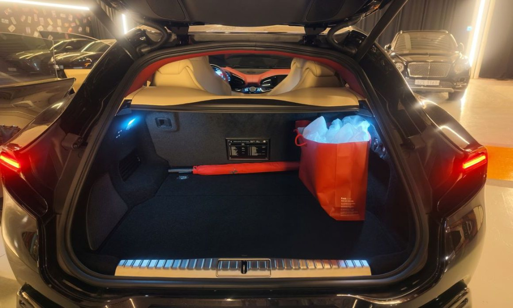 Ferrari Purosangue 6.5 V12, 2024