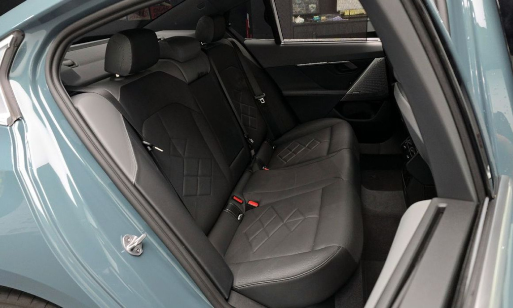 BMW 5-Series 530i xDrive, 2025