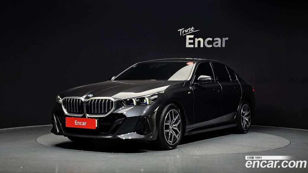 BMW 5-Series 520i, 2024