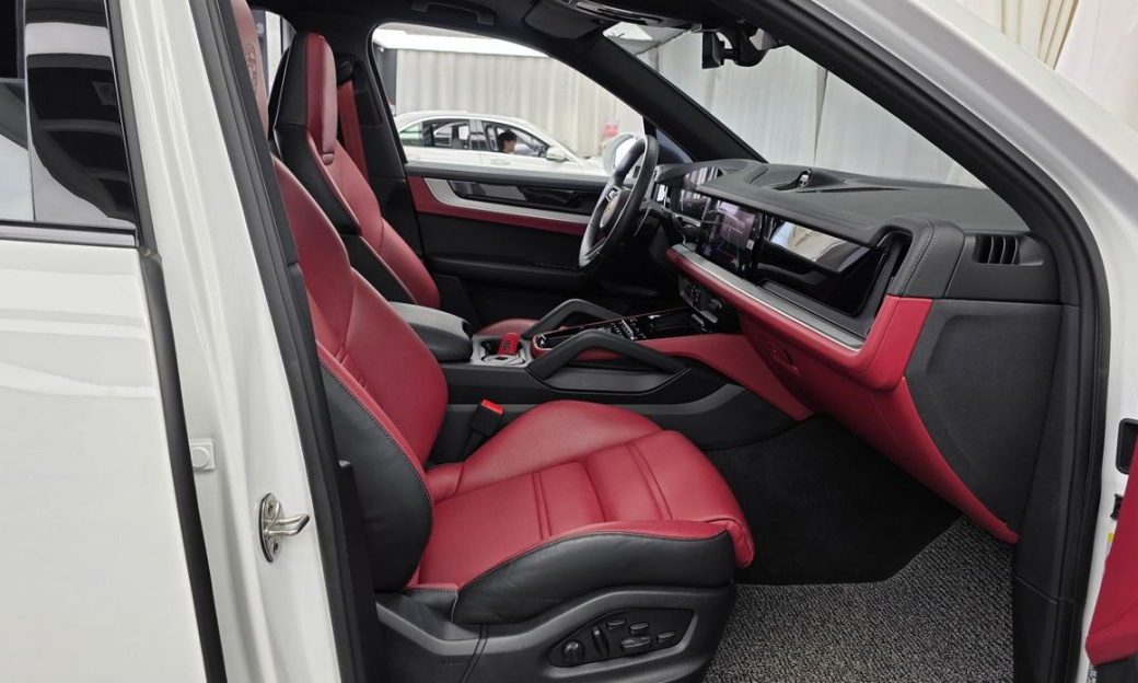 Porsche Cayenne 3.0, 2024