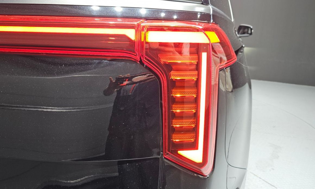 Kia Carnival 9-Seater Gravity, 2025