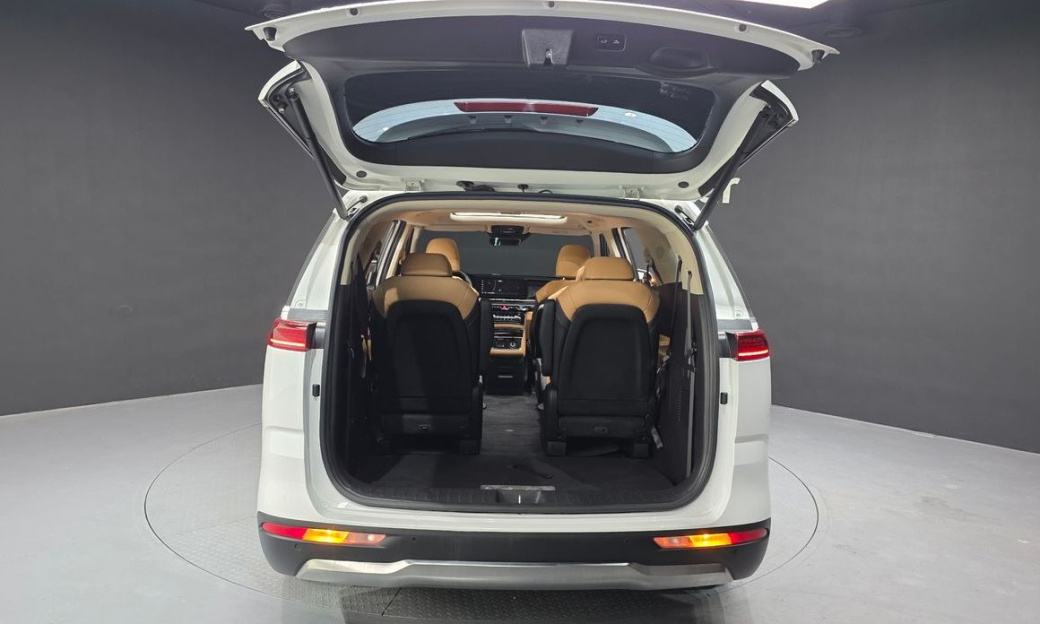 Kia Carnival 9-Seater Signature, 2023