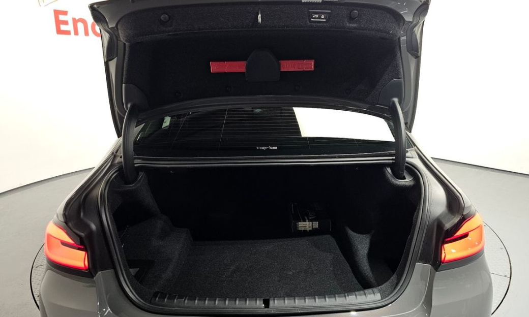 BMW 5-Series 520i Luxury, 2022