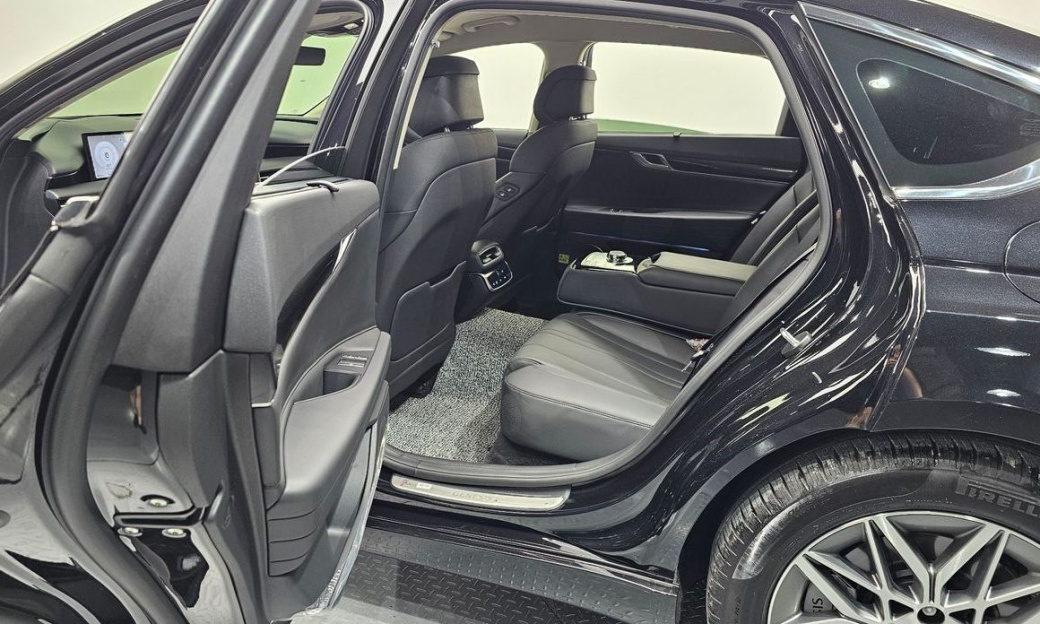 Genesis G80 Gasoline 2.5 Turbo AWD, 2025