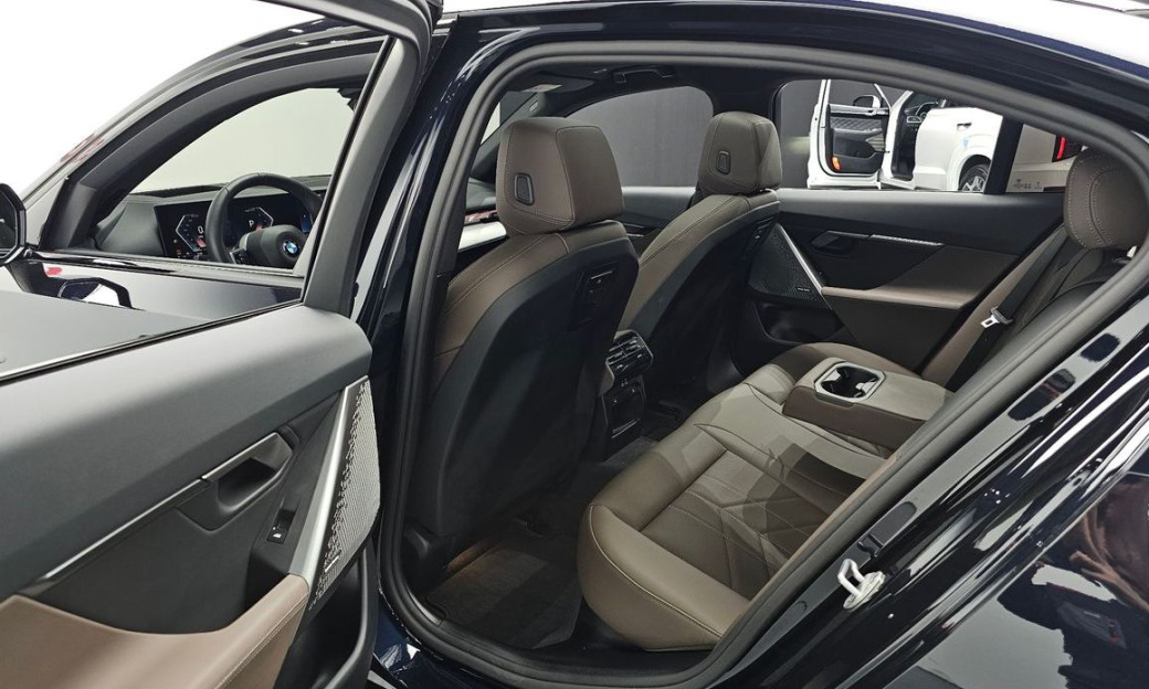 BMW 5-Series 520i M Sport, 2025