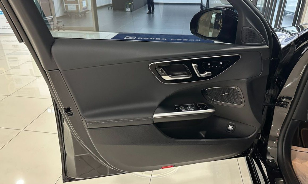 Mercedes-Benz C-Class C300 4MATIC Avantgarde, 2024