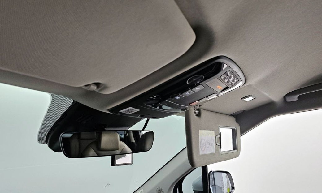 Kia Carnival 9-Seater Signature, 2025