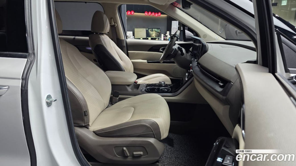Kia Carnival 9-Seater Signature, 2023