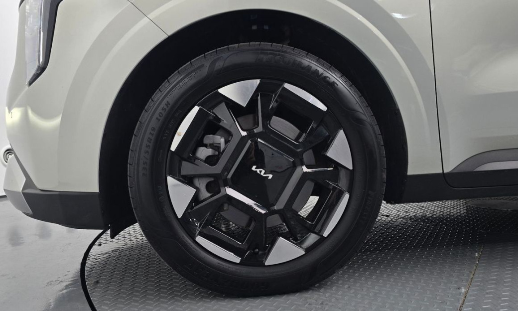 Kia Carnival 9-Seater Prestige, 2025