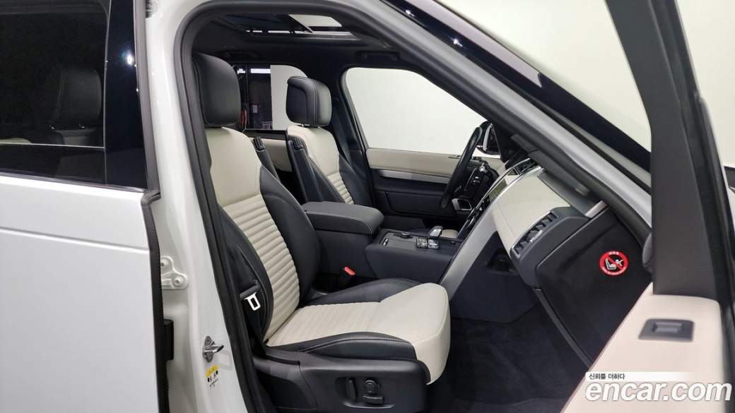 Land Rover Discovery P360 R-Dynamic SE, 2022