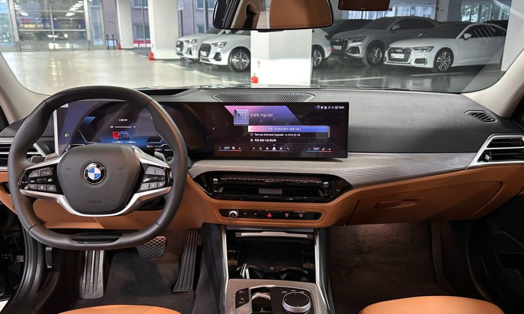 BMW 3-Series 320i, 2025