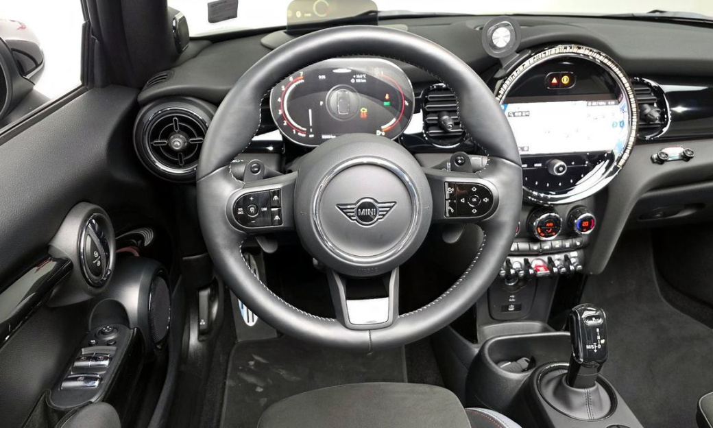 Mini Cooper Convertible JCW, 2024