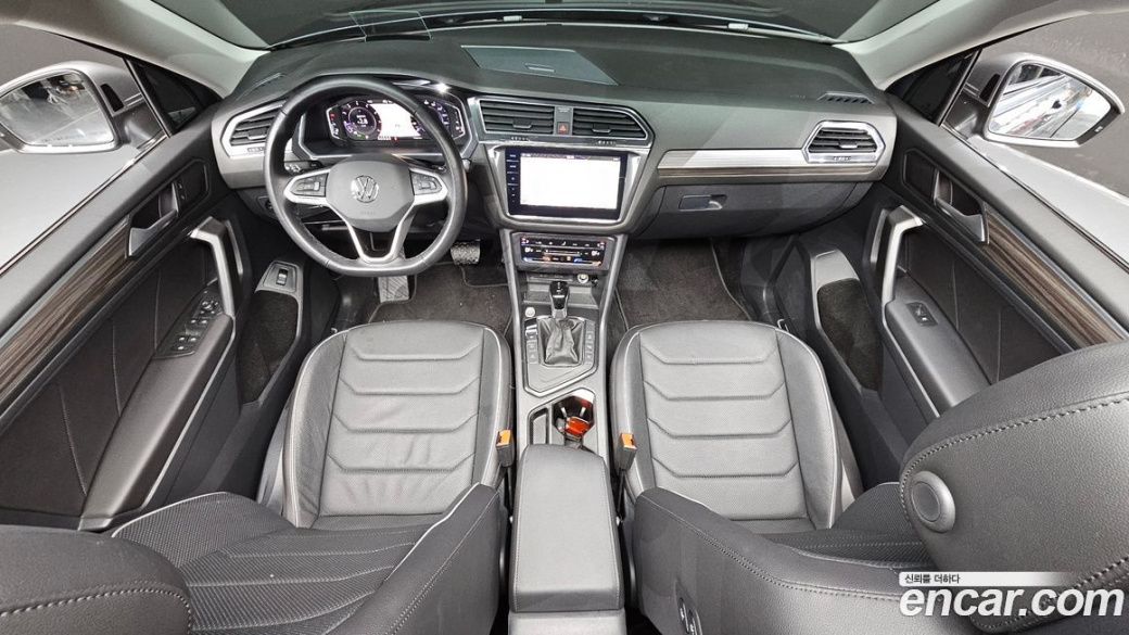 Volkswagen Tiguan 2.0 TSI Prestige, 2024