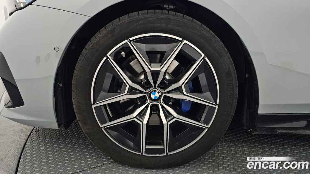 BMW 5-Series 520i M Sport, 2025