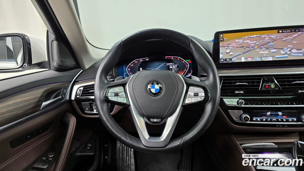 BMW 5-Series 530i Luxury, 2023