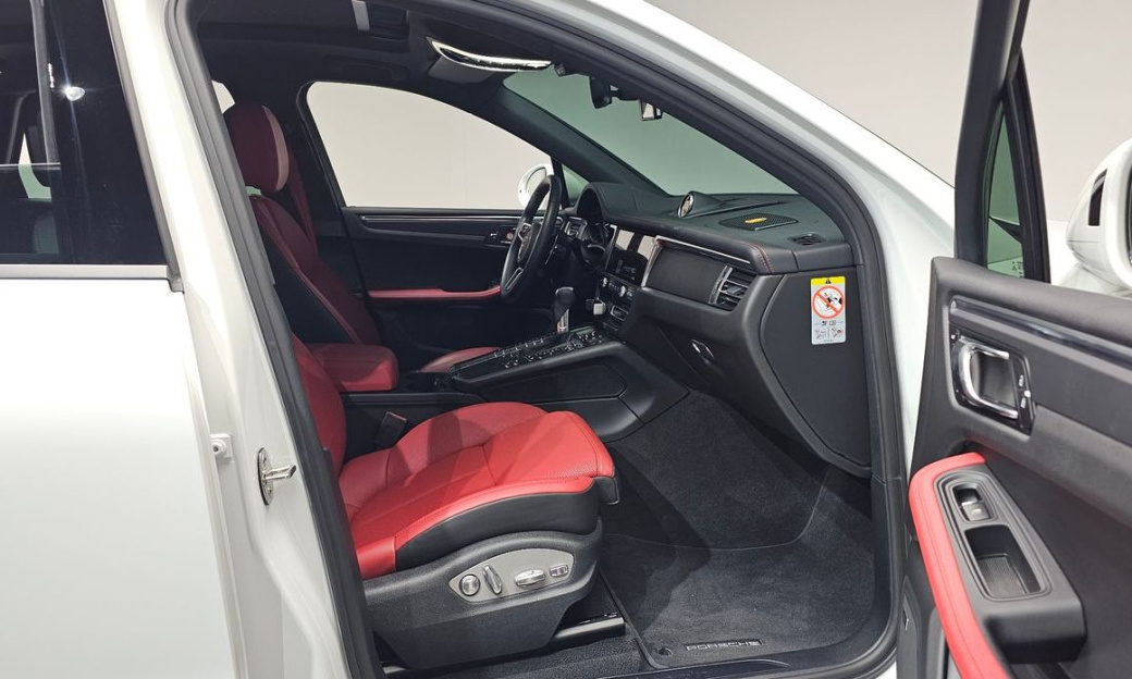 Porsche Macan 2.0, 2021