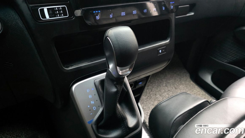Hyundai Staria 4WD Tourer 9-Seater, 2025