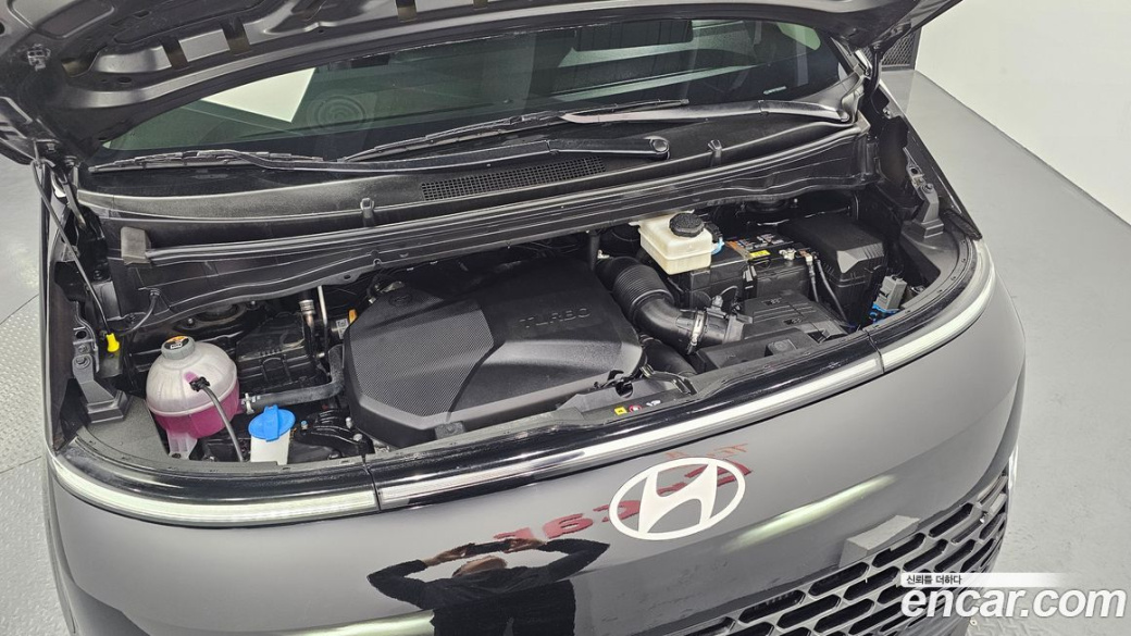 Hyundai Staria Tourer 11-Seater, 2025
