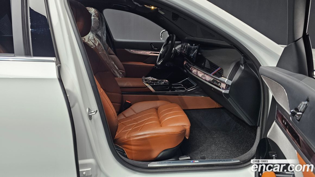 BMW 7-Series 740i xDrive M Sport, 2025