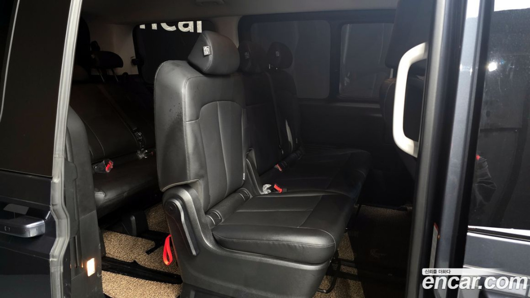 Hyundai Staria 4WD Tourer 9-Seater, 2025