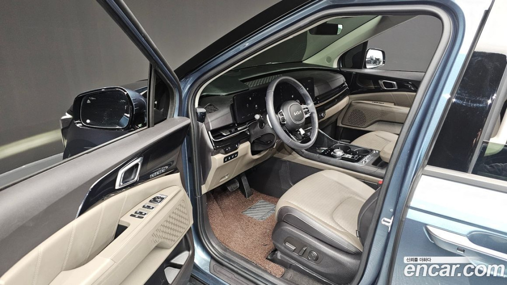 Kia Carnival 9-Seater Signature, 2024