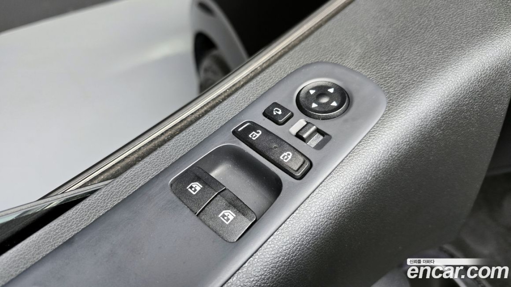 Hyundai Staria 4WD Lounge 9-Seater, 2023