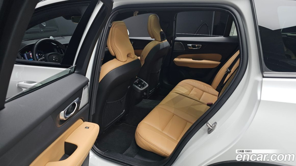 Volvo V60 B5 Ultimate AWD, 2024