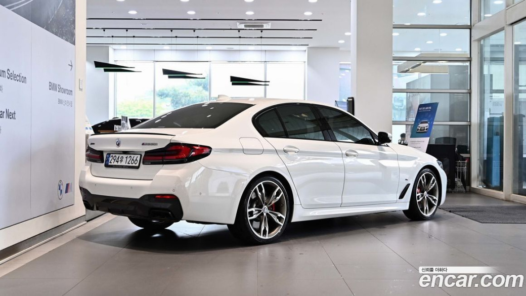 BMW 5-Series M550i xDrive, 2023