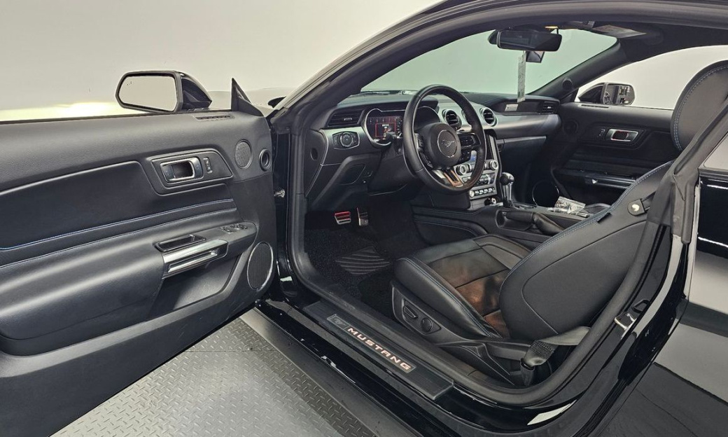 Ford Mustang Coupe, 2022