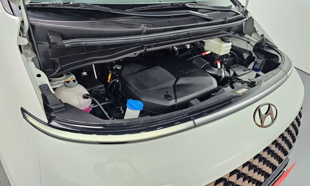 Hyundai Staria 2WD Camping Car, 2024