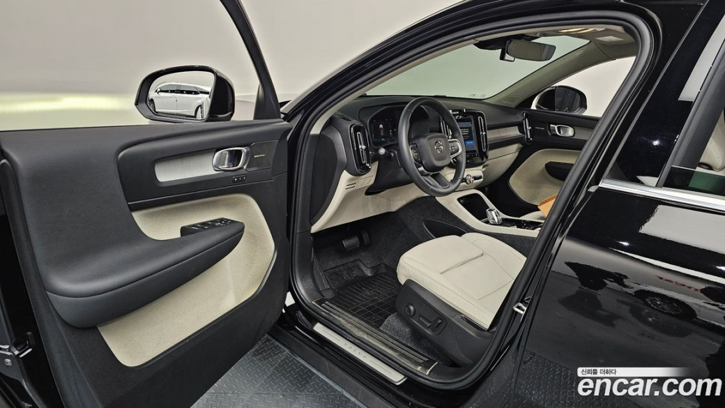 Volvo XC40 B4 Ultimate Bright, 2024