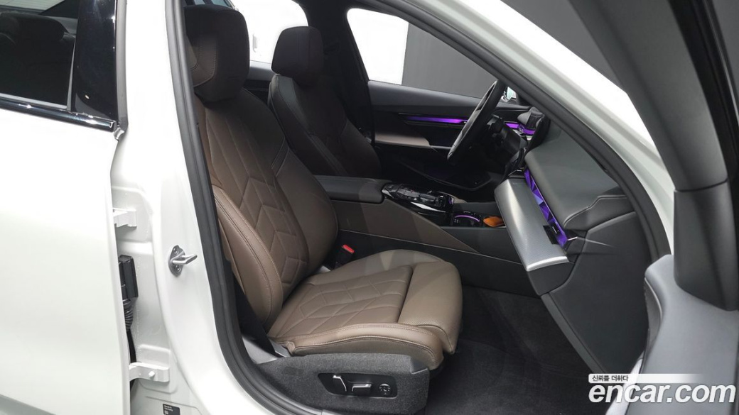 BMW 5-Series 520i M Sport, 2025