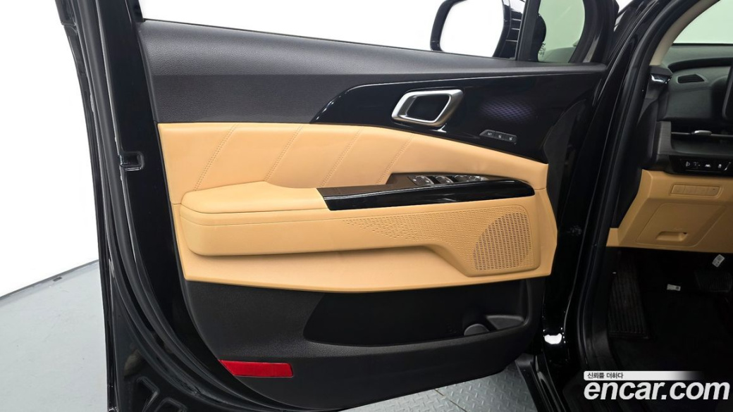Kia Carnival 9-Seater Signature, 2023