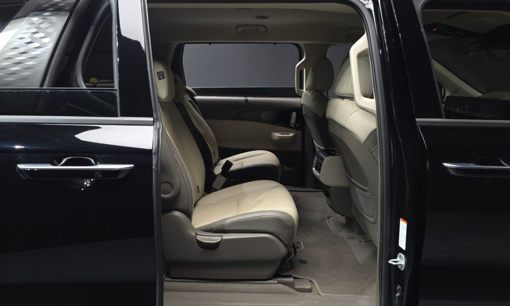 Kia Carnival 9-Seater Gravity, 2025