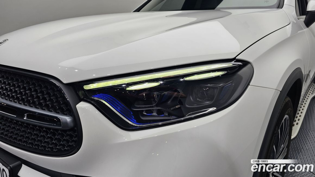 Mercedes-Benz GLC-Class GLC300 4MATIC AMG Line, 2023
