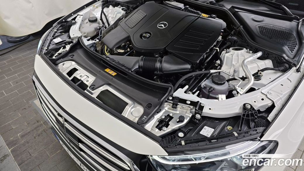 Mercedes-Benz E-Class E300 4MATIC Exclusive, 2026