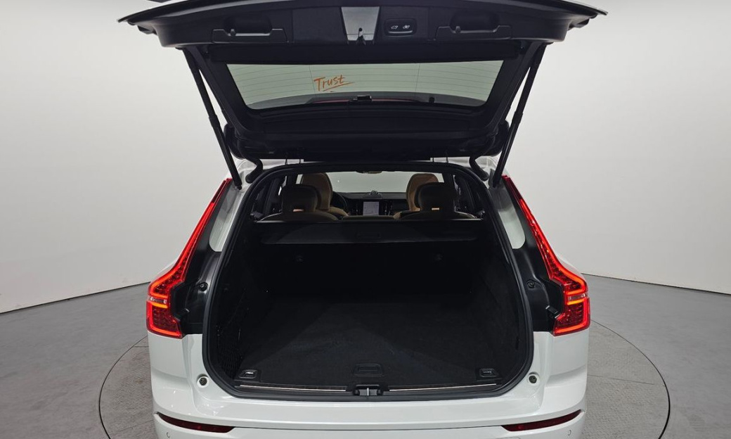 Volvo XC60 B6 Ultimate Bright, 2023