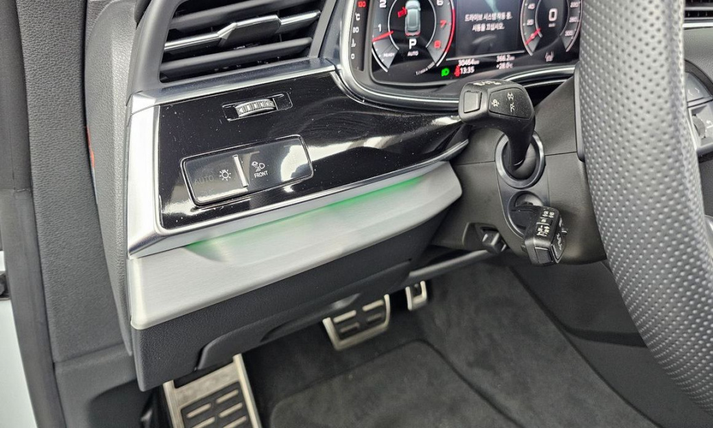 Audi Q8 55 TFSI Quattro Premium, 2023