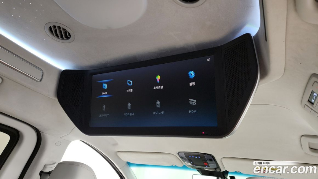 Hyundai Staria 4WD Lounge 9-Seater, 2022