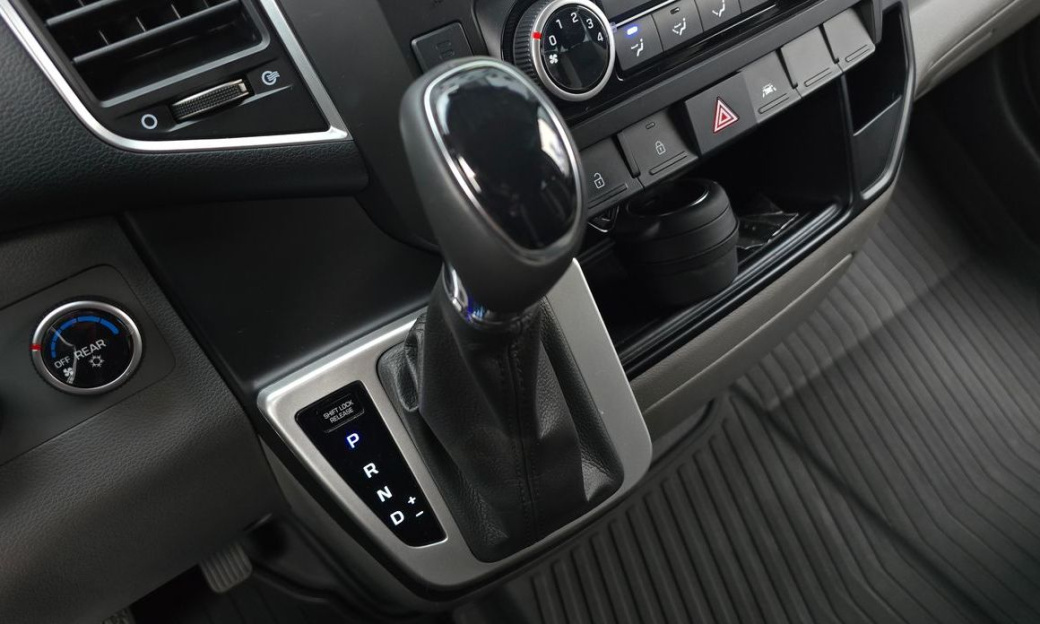 Hyundai Solati 16-seater, 2024