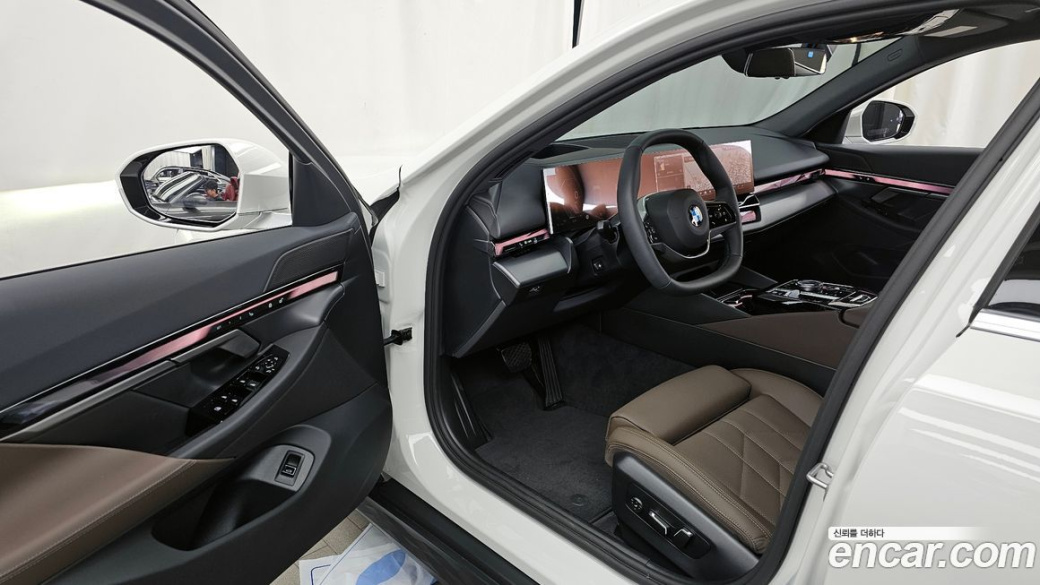 BMW 5-Series 520i, 2026