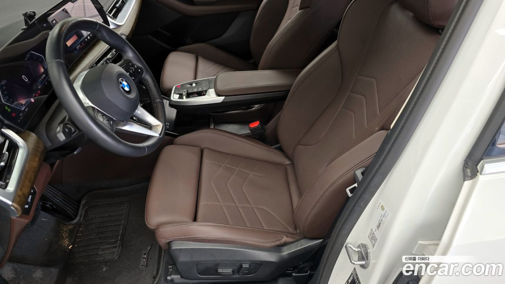 BMW 2-Series 220i Luxury, 2024