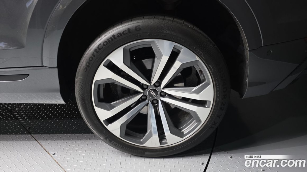 Audi Q8 55 TFSI Quattro Premium, 2023