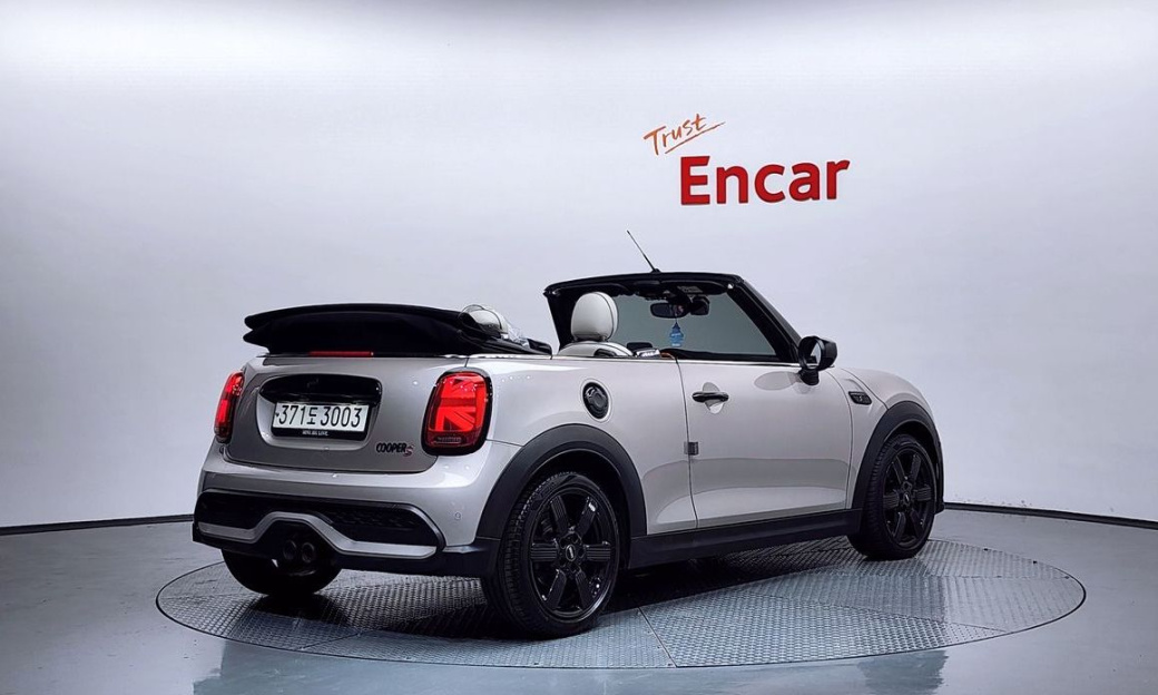 Mini Cooper Convertible Classic Launch Pack, 2023